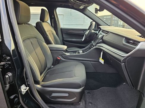 New 2025 Jeep Grand Cherokee Laredo X w/ Luxury Tech Group I image 15