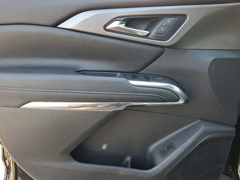 Used 2025 Chevrolet Traverse LT w/ Sun and Wheel Package FWD image 13