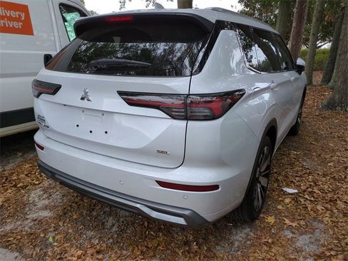Used 2025 Mitsubishi Outlander SEL image 5