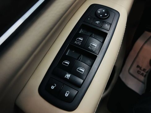 Used 2020 Jeep Grand Cherokee Overland AWD/4WD image 38
