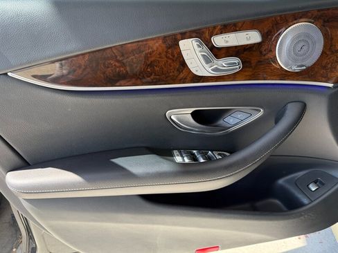 Used 2017 Mercedes-Benz E 300 image 21