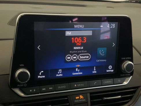 Used 2025 Nissan Altima 2.5 SV FWD image 18