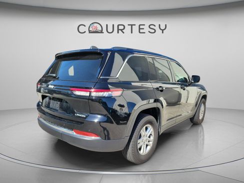 Certified 2025 Jeep Grand Cherokee Laredo w/ Trailer Tow Package AWD/4WD image 3
