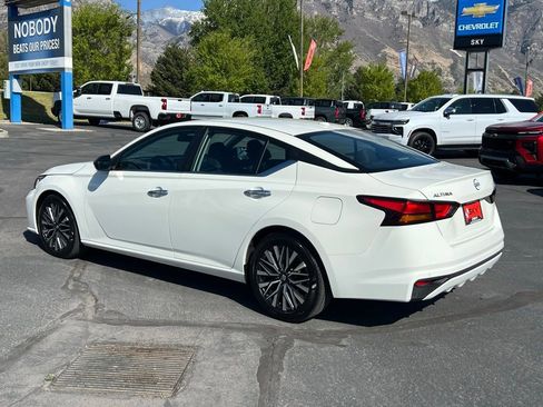 Used 2025 Nissan Altima 2.5 SV FWD image 10