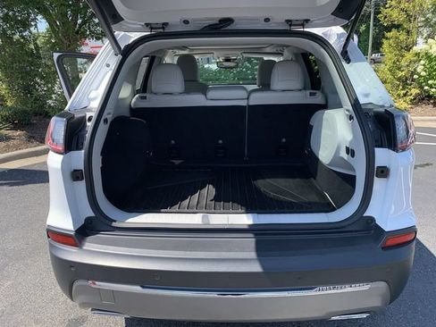 Used 2022 Jeep Cherokee Limited w/ Elite Package AWD/4WD image 34