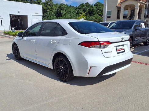 Used 2021 Toyota Corolla LE FWD image 8