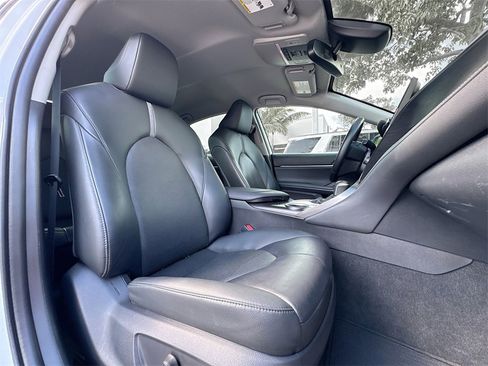 Used 2022 Toyota Camry XLE image 29