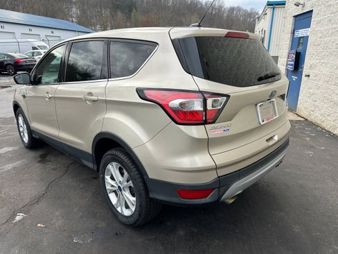 Used 2017 Ford Escape SE w/ SE Cold Weather Package image 5