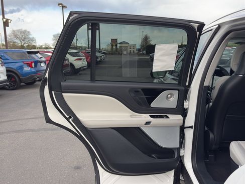 New 2026 Lincoln Aviator Reserve w/ Luxury Package AWD/4WD image 11