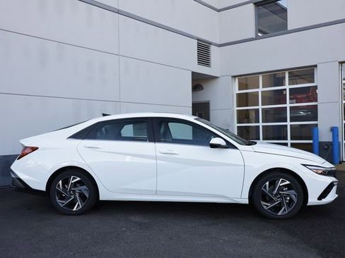 New 2025 Hyundai Elantra Limited image 2