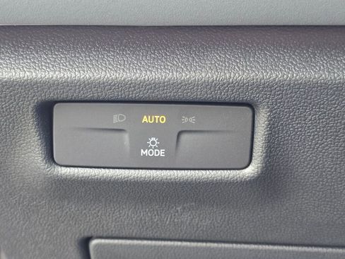 New 2025 Volkswagen Tiguan SE image 27