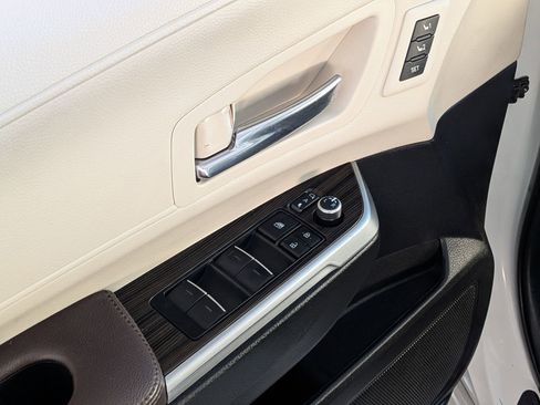 Certified 2023 Toyota Sienna Platinum image 9