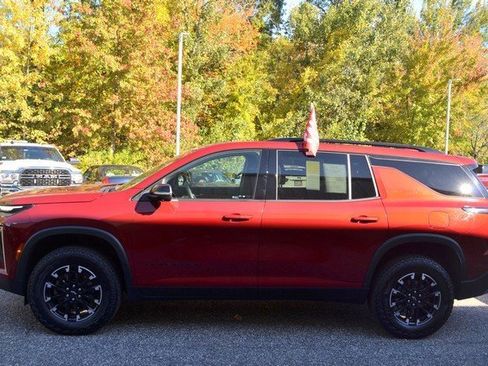 Used 2024 Chevrolet Traverse Z71 w/ Enhanced Driving Package image 5