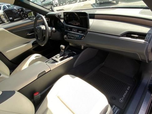 Used 2025 Lexus ES 300h w/ Premium Package FWD image 23