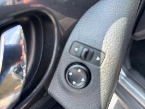 Used 2019 Nissan Rogue SV AWD/4WD image 14