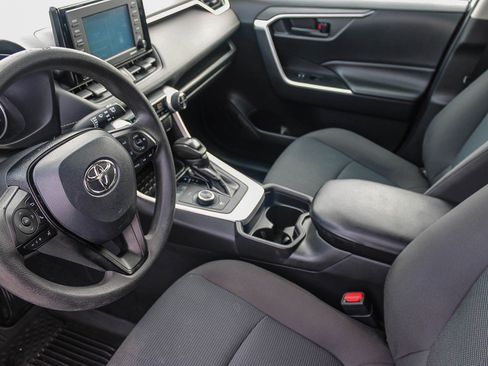 Used 2021 Toyota RAV4 LE image 18
