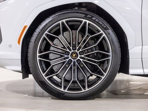 Used 2025 Lamborghini Urus SE image 19