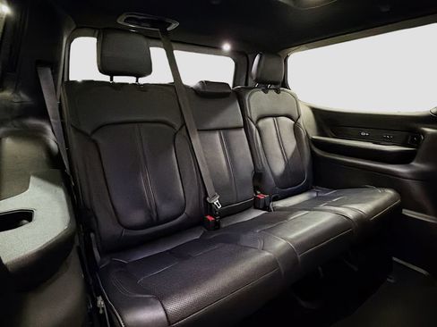 Used 2022 Jeep Wagoneer Series III w/ Premium Group I AWD/4WD image 29