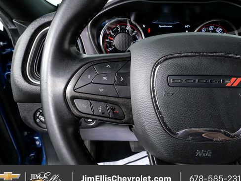 Used 2022 Dodge Challenger SXT image 9