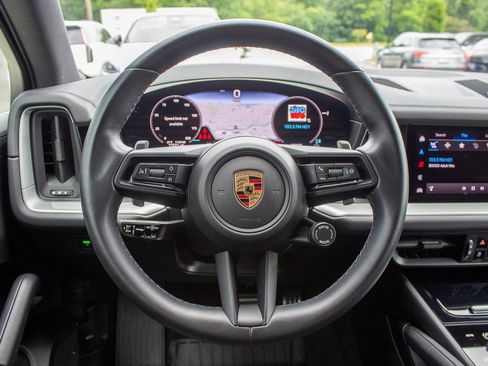 Used 2024 Porsche Cayenne S w/ Premium Package image 14