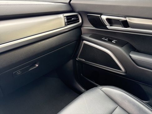 Used 2020 Kia Telluride LX image 32