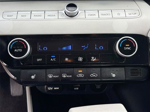 Used 2024 Hyundai Elantra Limited FWD image 16