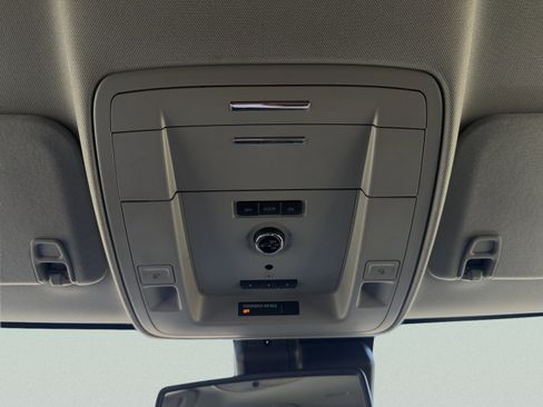 Used 2020 Chevrolet Suburban Premier image 61