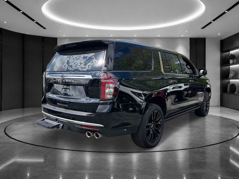 Certified 2024 Chevrolet Suburban High Country AWD/4WD image 5