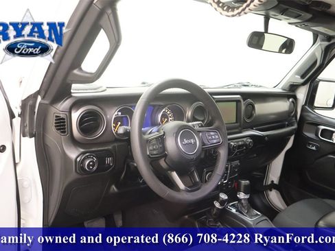 Used 2023 Jeep Gladiator Willys image 17