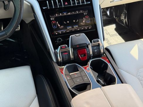 Used 2019 Lamborghini Urus AWD/4WD image 27
