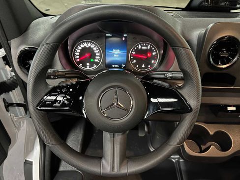 Used 2025 Mercedes-Benz Sprinter 2500 image 24