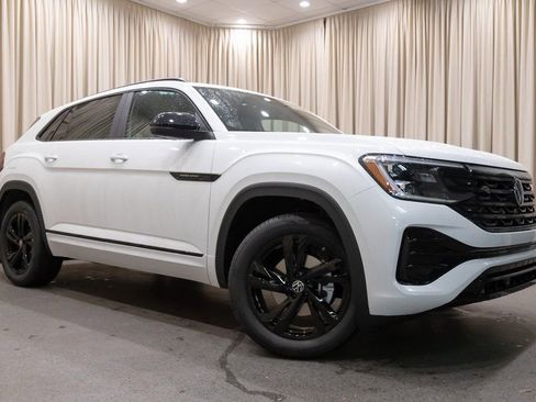 New 2026 Volkswagen Atlas Cross Sport SEL R-Line AWD/4WD image 2