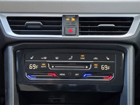 Used 2025 Volkswagen Taos SE image 15