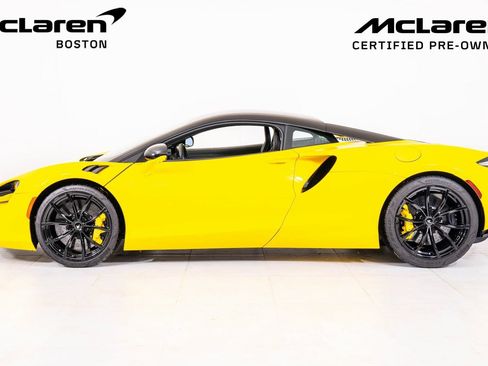 Used 2023 McLaren Artura RWD image 2