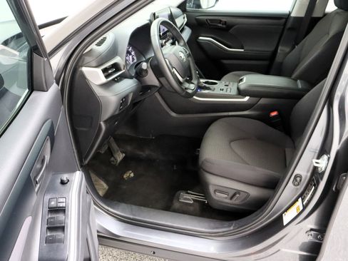 Certified 2025 Toyota Highlander LE image 14
