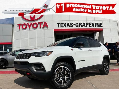 Used 2025 Jeep Compass Trailhawk image 1