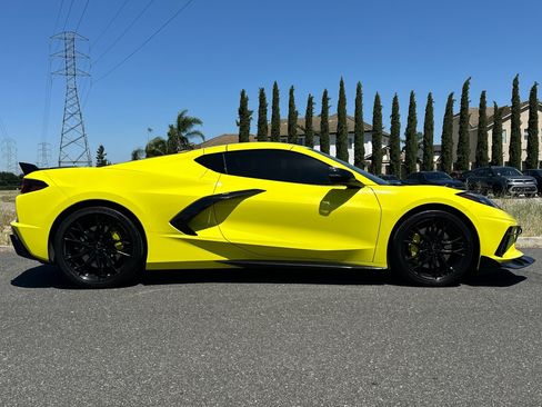 Used 2023 Chevrolet Corvette Stingray Preferred Cpe w/ Z51 Performance Package RWD image 3