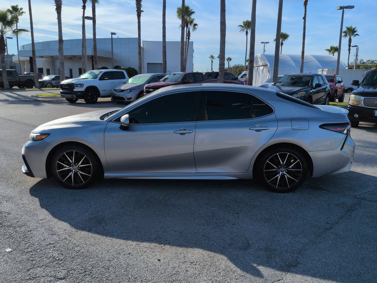 Used 2024 Toyota Camry SE w/ Audio Upgrade Package FWD image 7