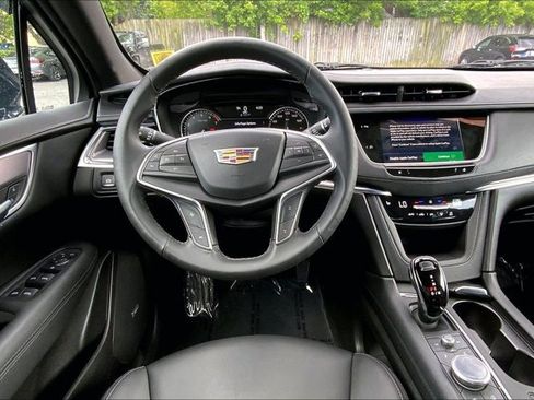 Used 2025 Cadillac XT5 Luxury AWD/4WD image 4