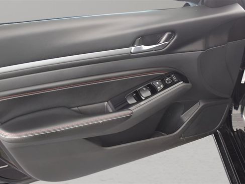 Used 2023 Nissan Altima 2.0 SR image 18