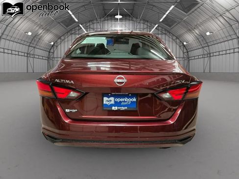 Used 2024 Nissan Altima 2.5 SV FWD image 5