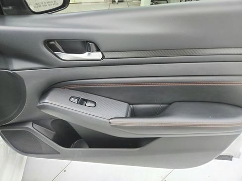 Used 2022 Nissan Altima 2.5 SR image 39