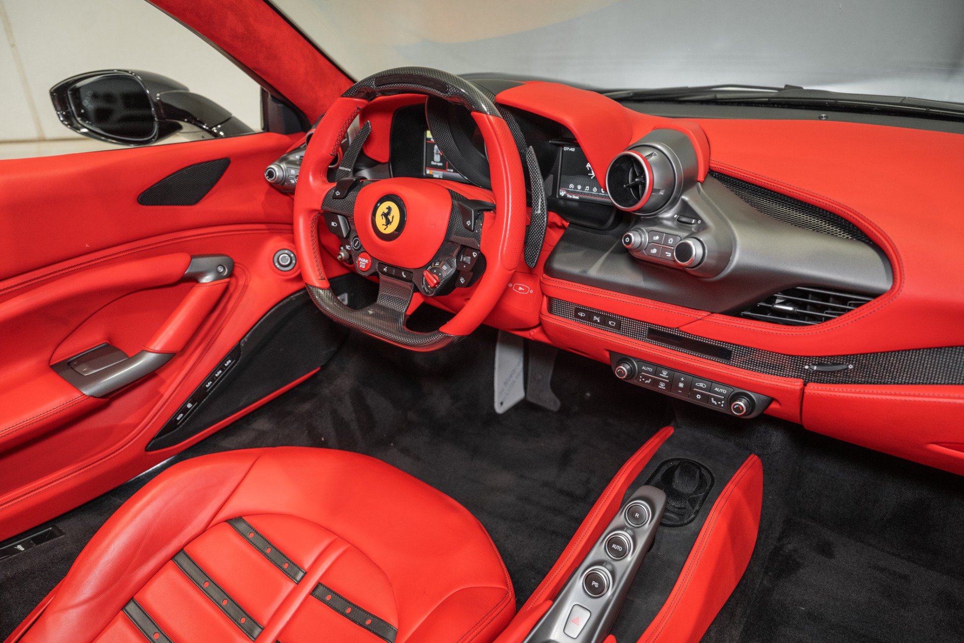 Used 2021 Ferrari F8 Tributo RWD image 25
