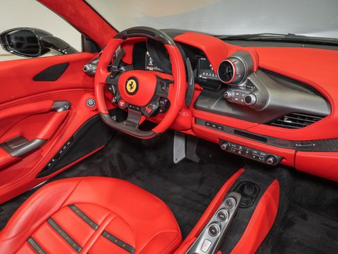 Used 2021 Ferrari F8 Tributo RWD image 25
