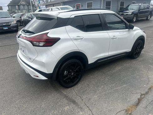 Used 2024 Nissan Kicks SR w/ SR Premium Package image 3