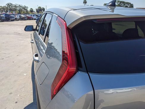 Certified 2025 Kia Niro LX image 12