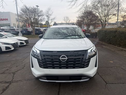 New 2026 Nissan Pathfinder Platinum image 2