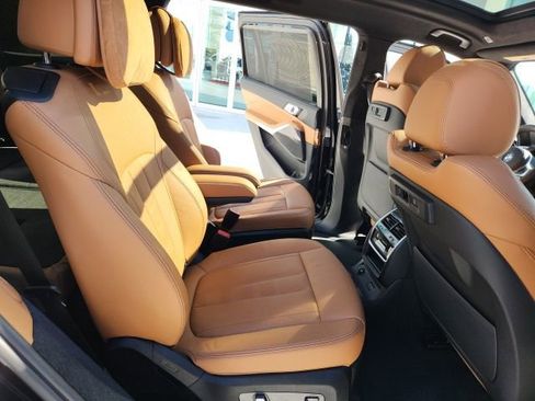 Used 2022 BMW X7 xDrive40i w/ M Sport Package image 22