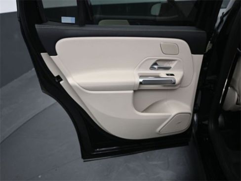 Used 2021 Mercedes-Benz GLB 250 4MATIC image 24