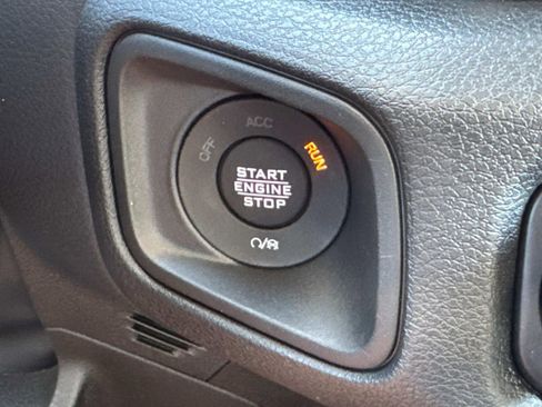 New 2025 Jeep Gladiator Sport image 31